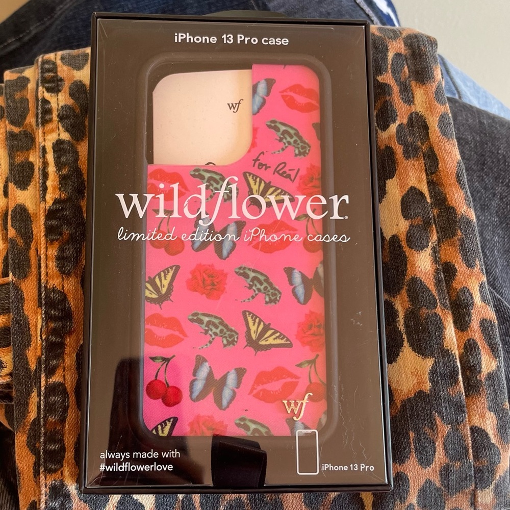 Wildflower X Devon Lee Carlson X Realisation Park iPhone 13 pro case NWT